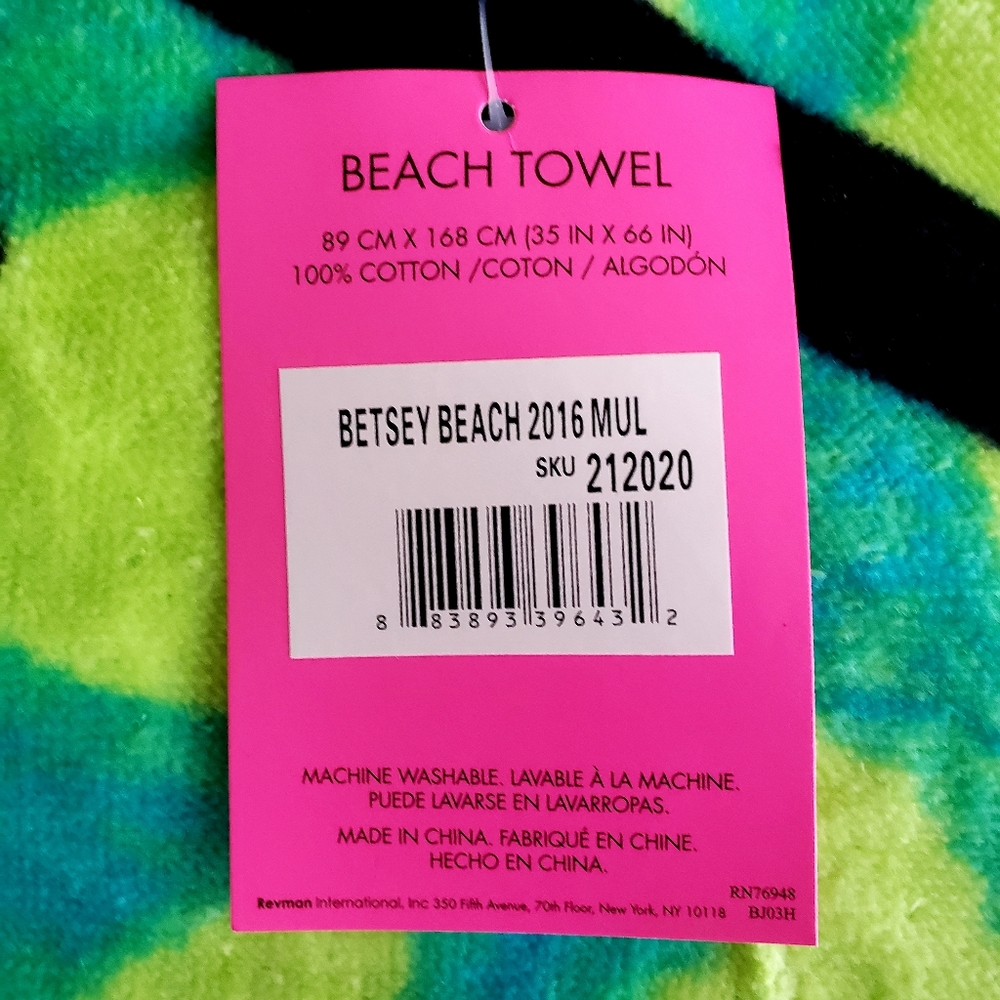 Betsey Johnson Beach Towel, Blue/ Green Leopard Hearts with Black/Yellow - Picture 3 of 4
